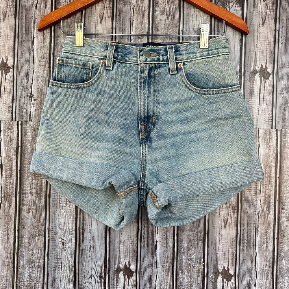 BDG Mom High Rise Denim Women's Shorts Size 26‎